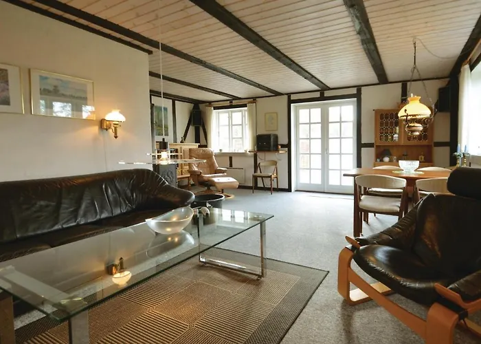 Dom wakacyjny Three-bedroom In *